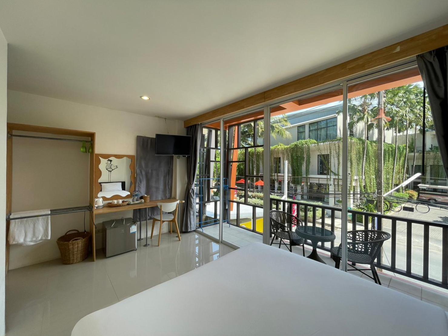Dwell Phuket Airport Hotel At Naiyang Nai Yang Beach Exterior foto