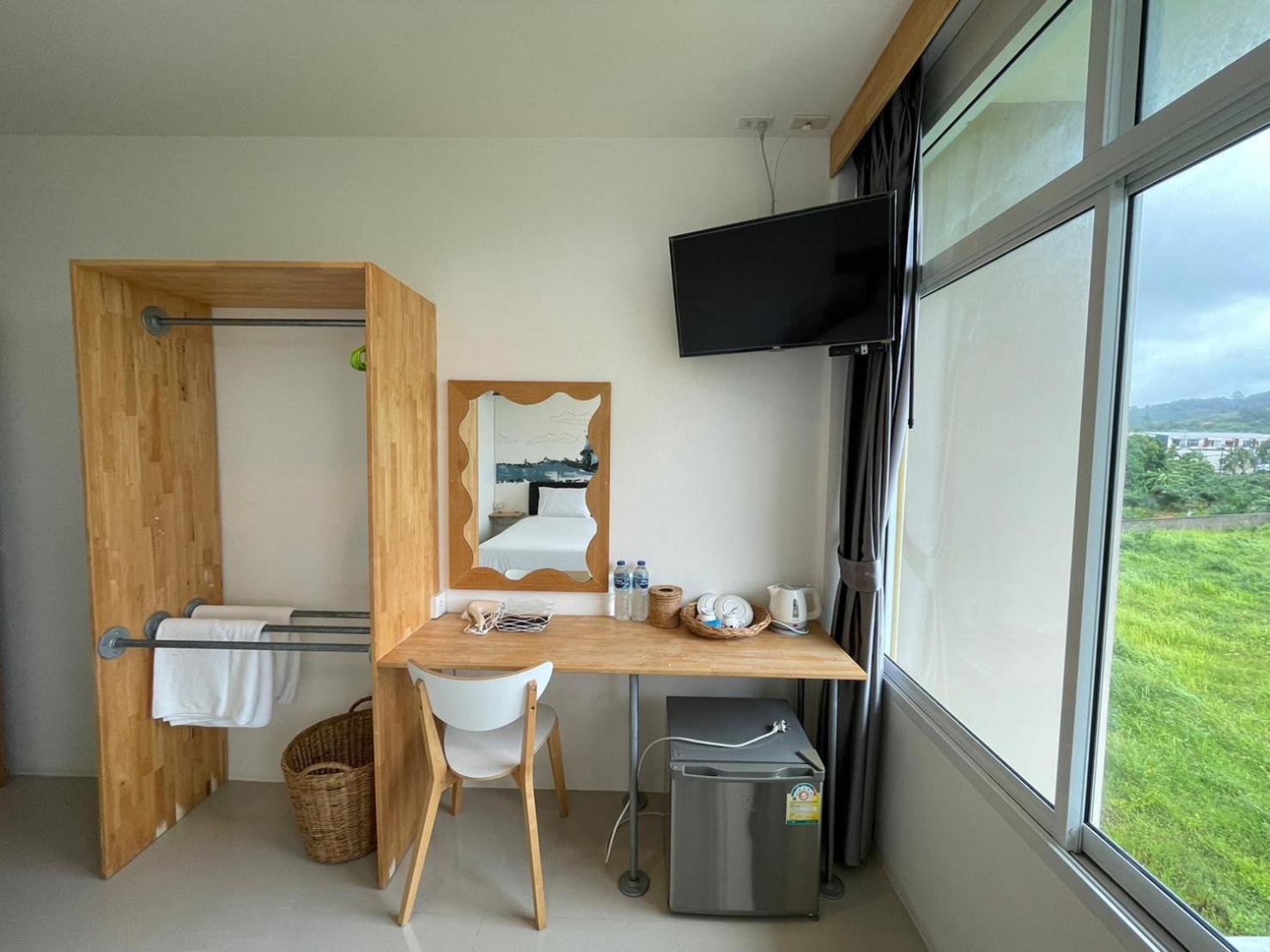 Dwell Phuket Airport Hotel At Naiyang Nai Yang Beach Exterior foto