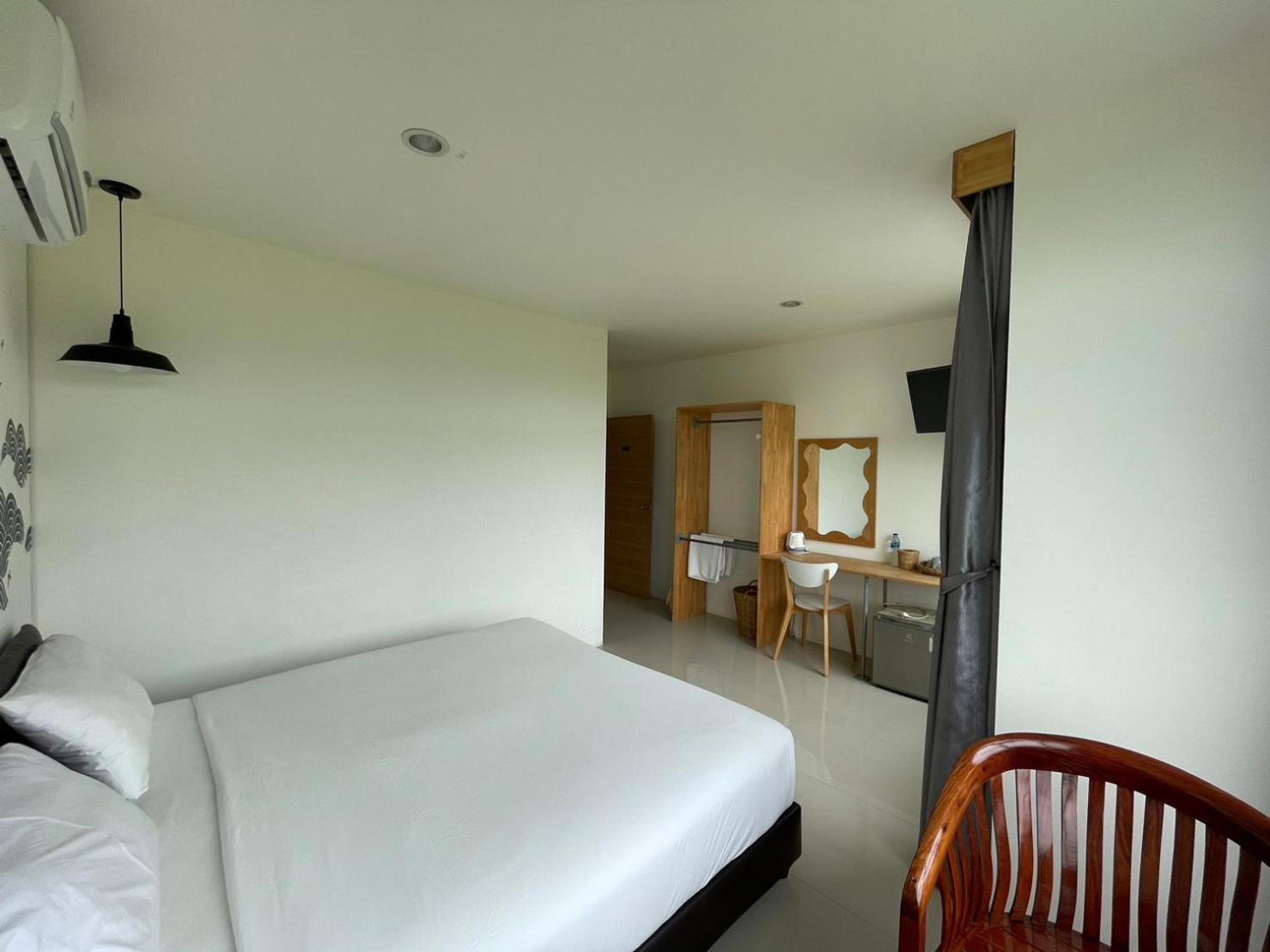 Dwell Phuket Airport Hotel At Naiyang Nai Yang Beach Exterior foto
